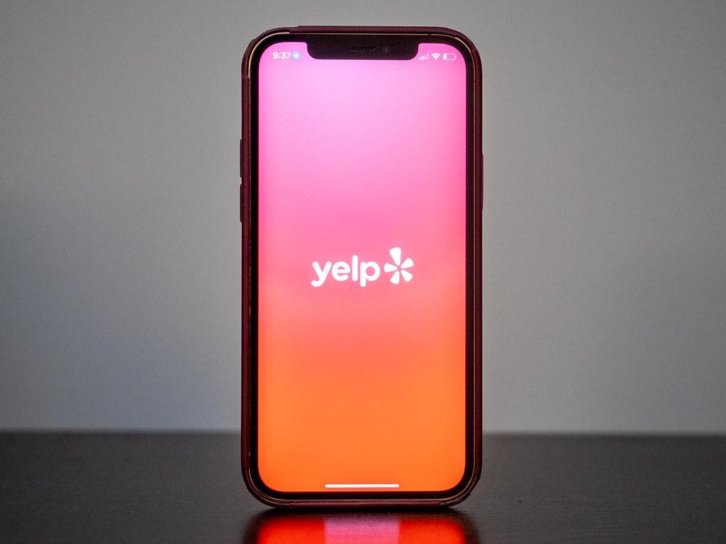 Veniturile din publicitate ale Yelp cresc cu 13% și ating un record de 1.28 miliarde de dolari