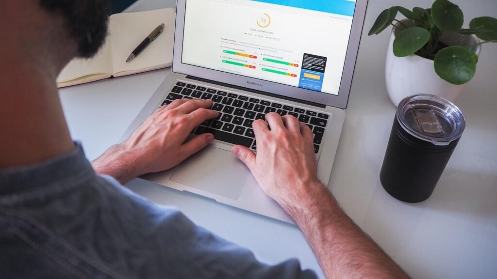 Paradoxul SEO-UX: Cum să obții vizibilitate fără a sacrifica plăcerea utilizatorilor