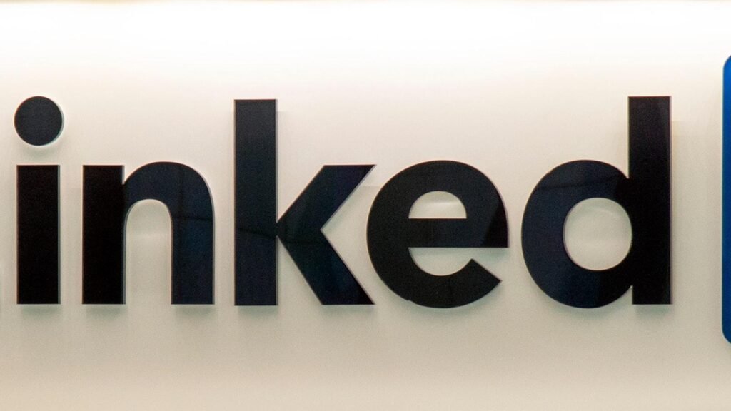 LinkedIn își micșorează previzualizările de linkuri pentru postările organice: Ce trebuie să știi