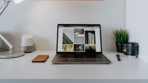 Google dat în judecată de editori pentru promovarea presupusă a cărților piratate: Ce riscă gigantul tehnologic?